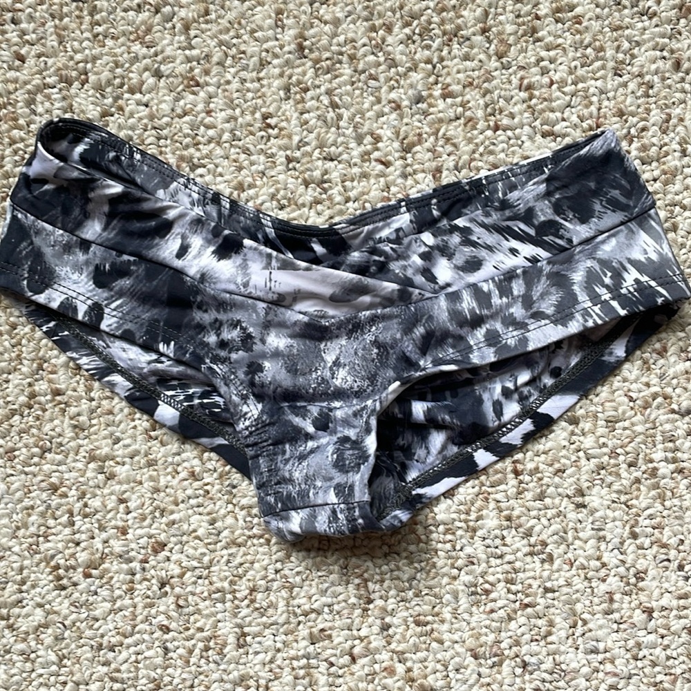 VEKKER Ruched Pole/Dance/Swim Bottoms